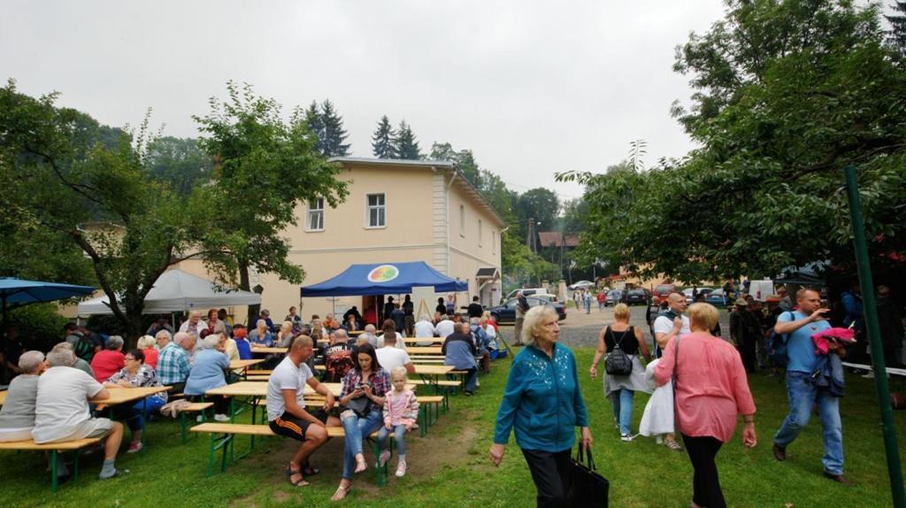Gosciniec Jas -Sniadania I Obiadokolacje Szwedzki Stol W Cenie Bezplatny Parking Шклярска-Поремба Экстерьер фото